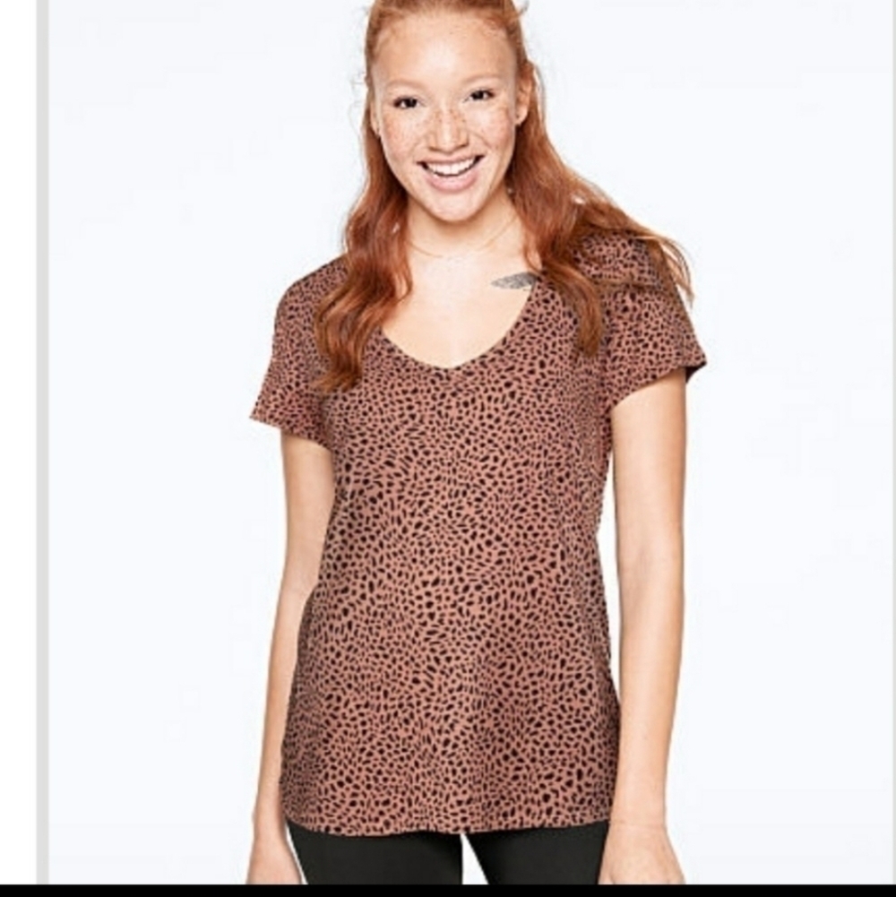 NEW PINK Victoria's Secret V-neck tee leop…